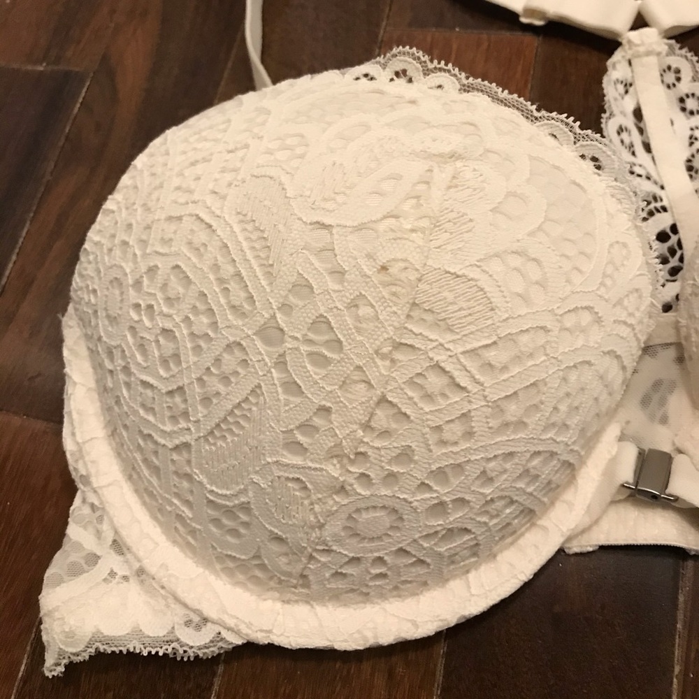 Lace Bra - Picture 2 of 5